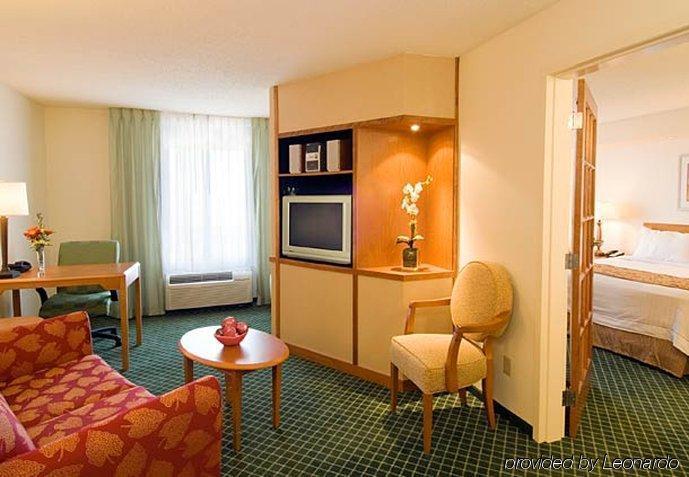フェアフィールド イン アンド スイーツ メリルビル 部屋 写真